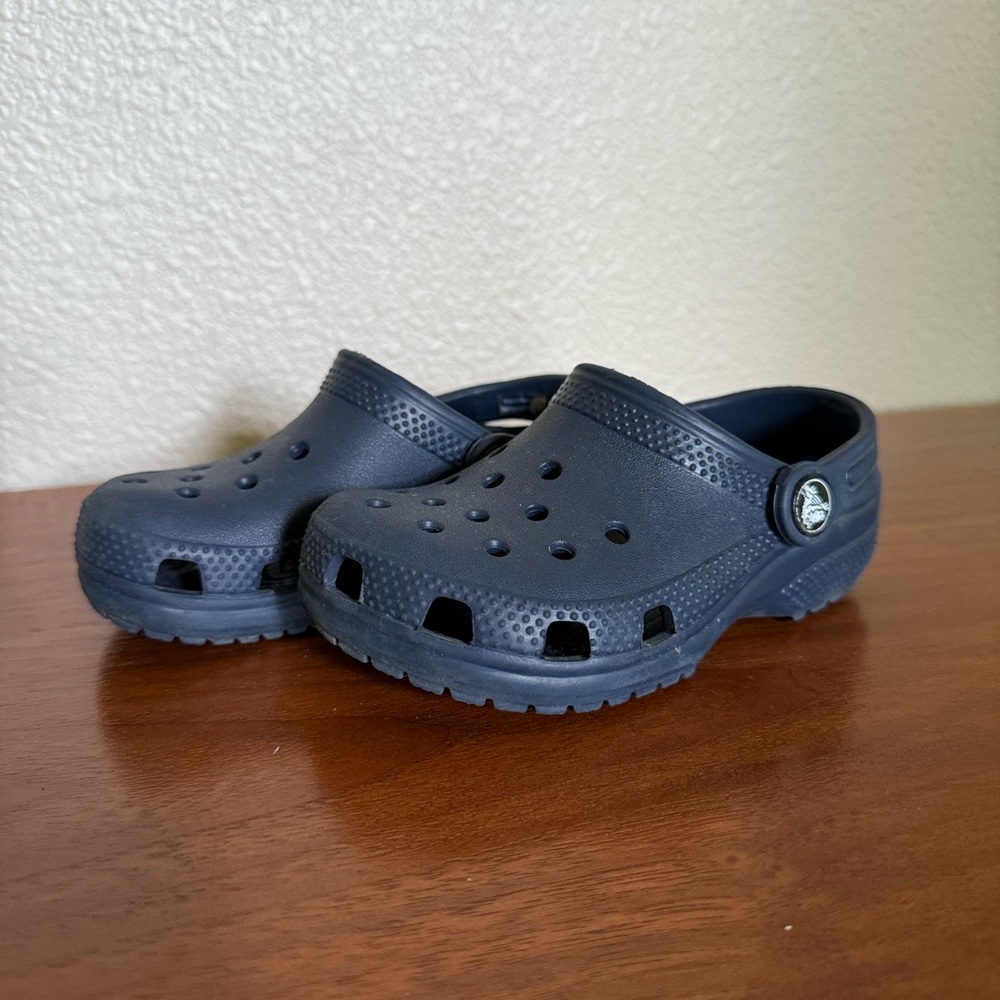 Kids Crocs Toddler Size 9 Navy Blue